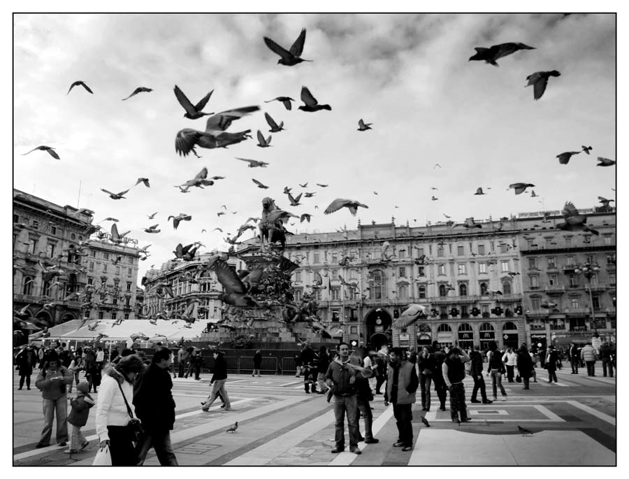 IN-PIAZZA-DEL-DUOMO - 1.640sec - f4.0 - 28mm. - 80 ISO.jpg