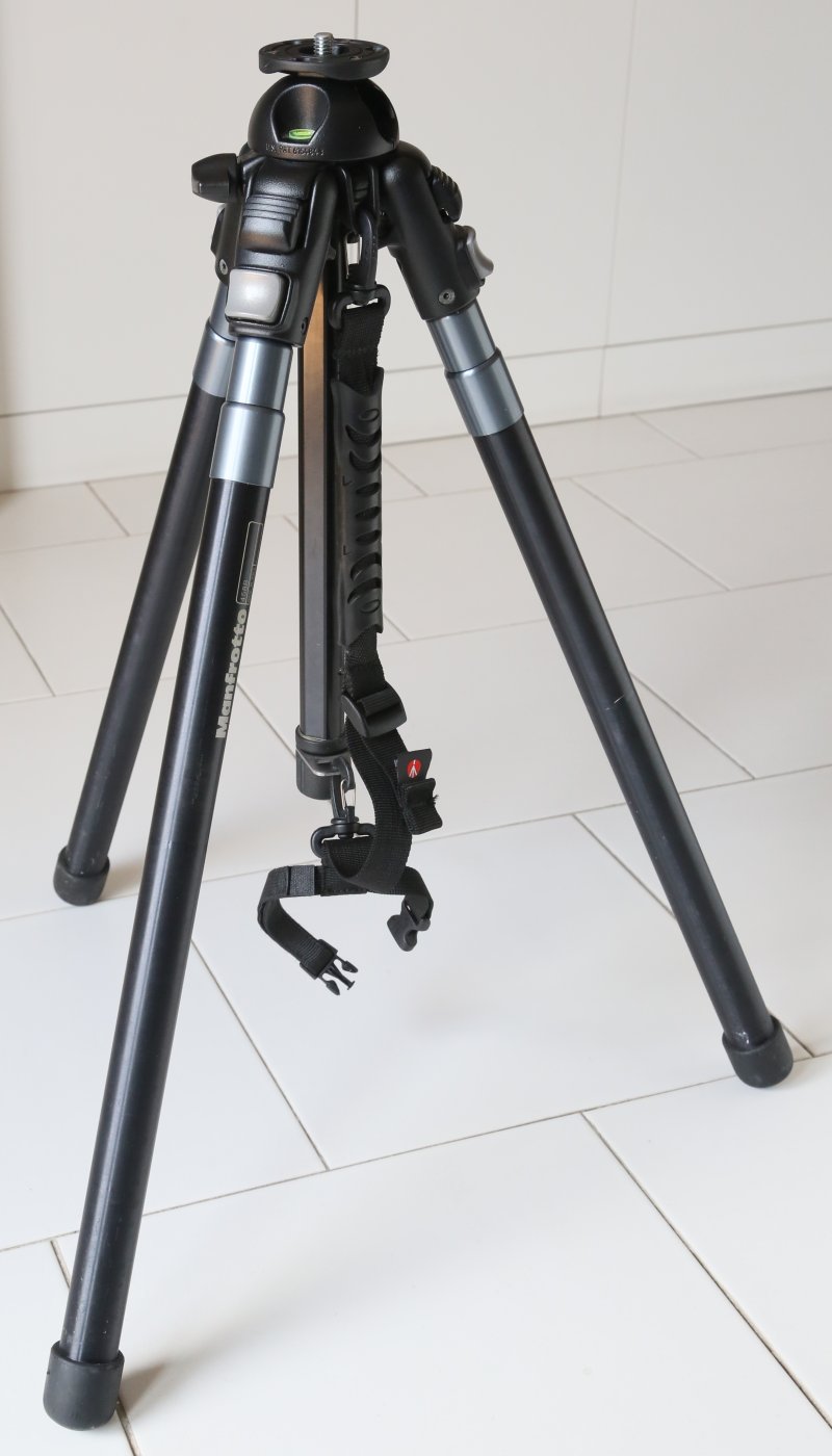 Manfrotto 458B Treppiedi Neotec Pro Photo.jpg