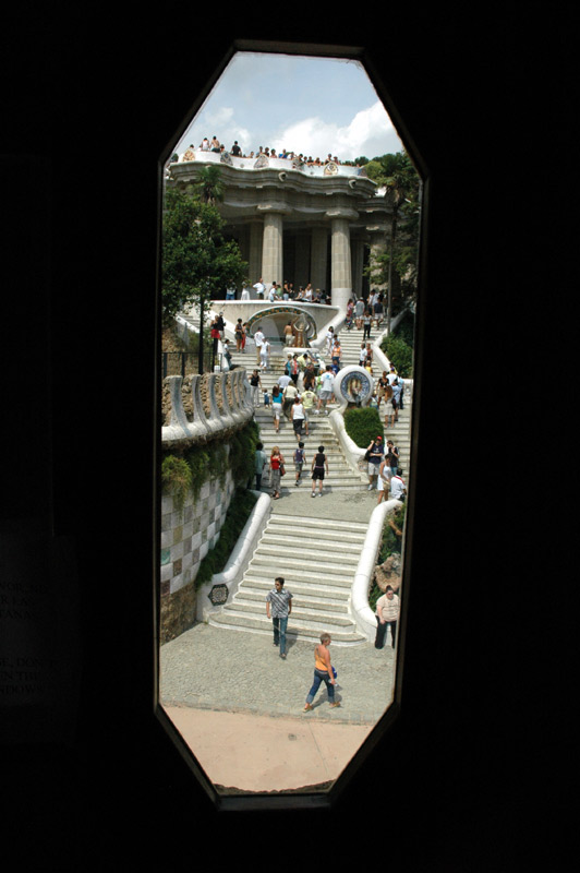 parc-guell-dall'interno-di-.jpg