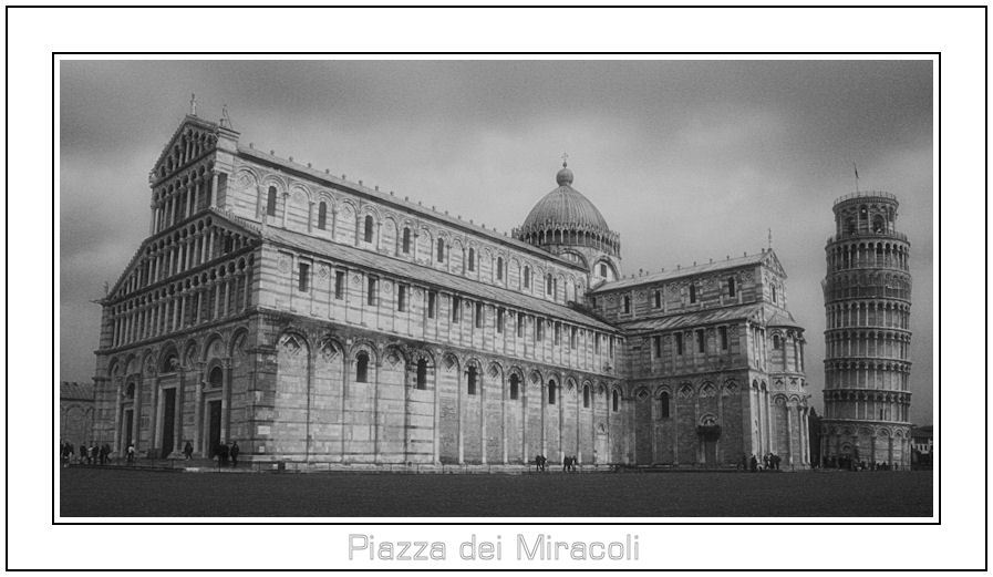 Pisa Piazza dei Miracoli.jpg