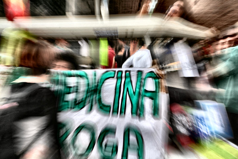 Rave12.jpg