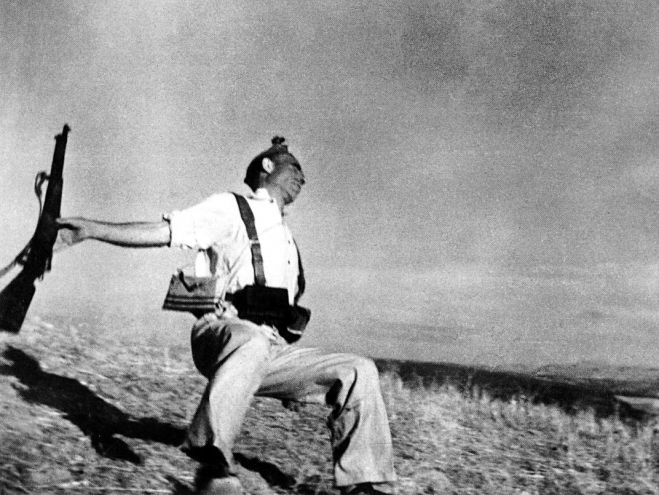 Robert Capa miliziano spagnolo.jpg