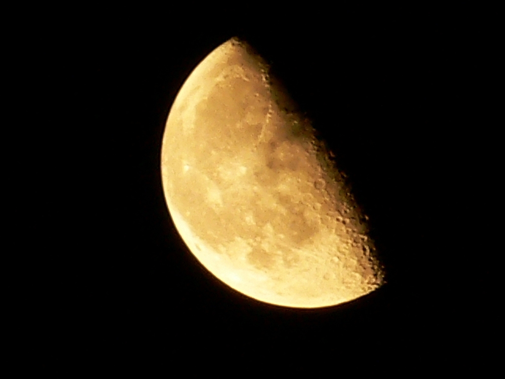 LUNA ROSSA