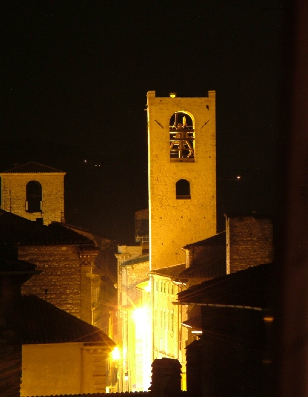 piazza di notte