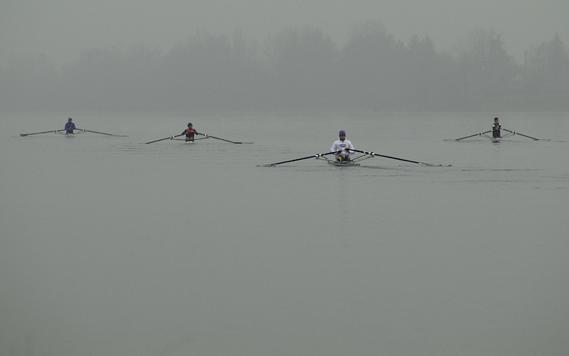 Canoe nella foschia