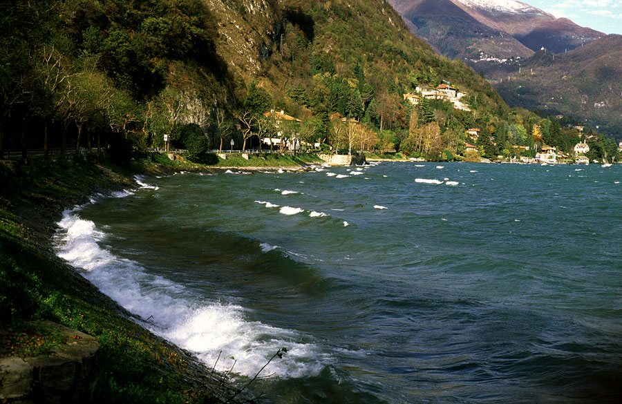 Lario autunnale mosso