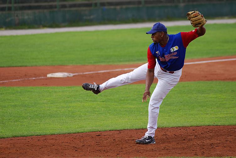 Baseball pitch 08