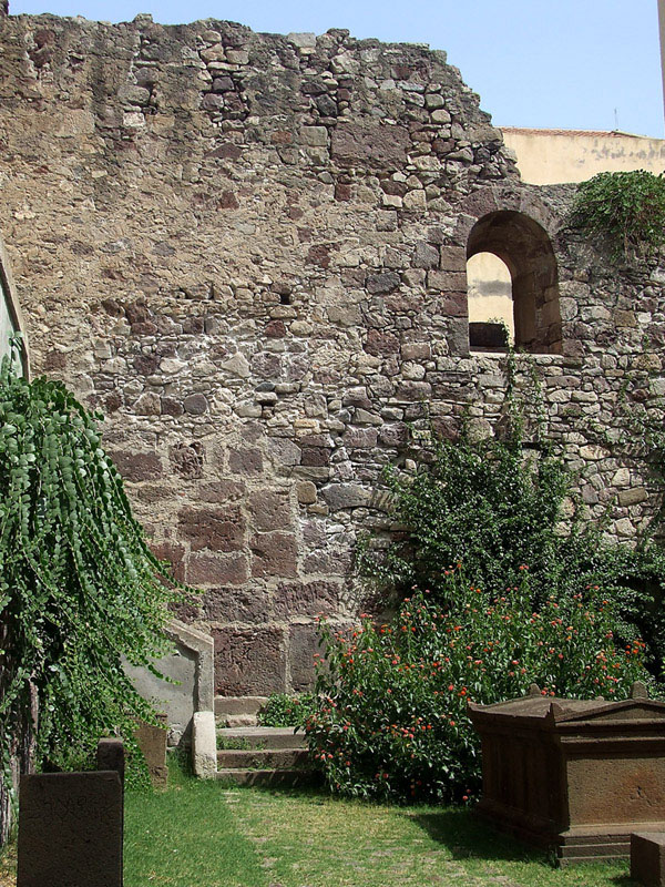 Una catacomba in giardino (Lipari)
