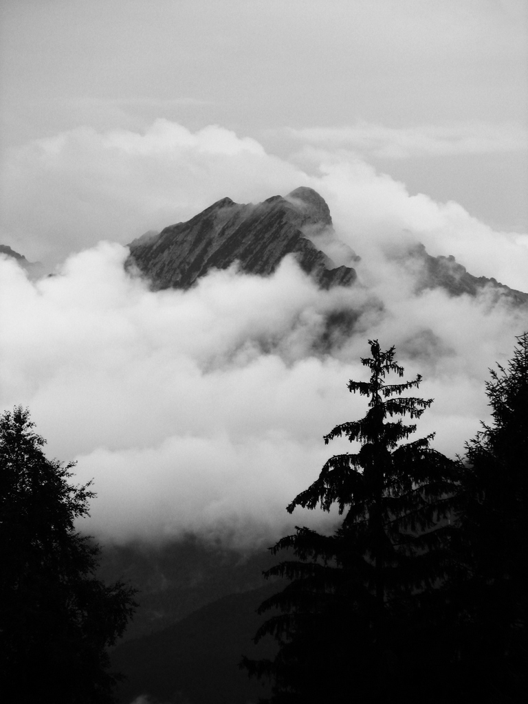 Montagna Nuvole BN
