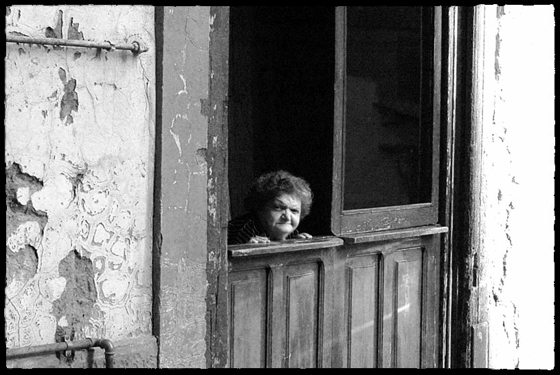 Alla finestra/porta