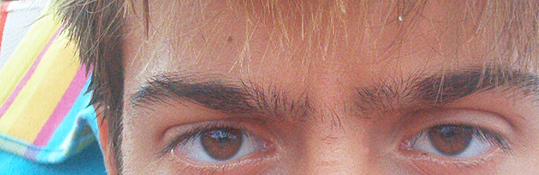 che guardi?