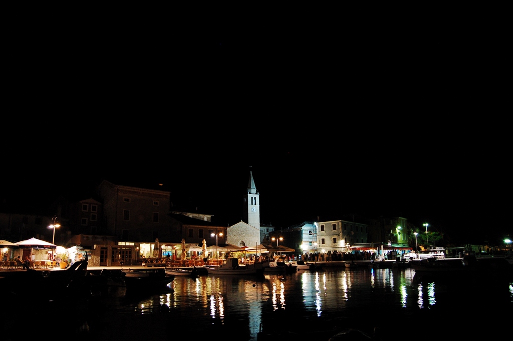 Fazana di notte