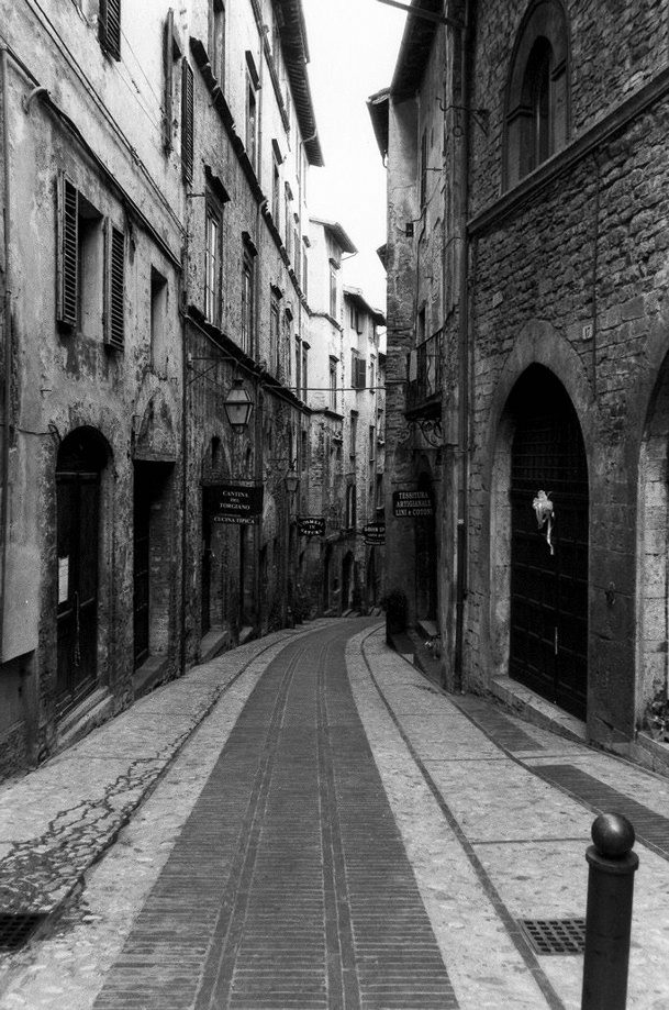 vicolo stretto