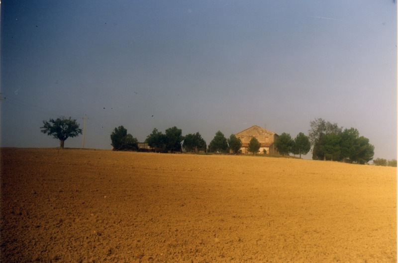 Villetta tra i campi