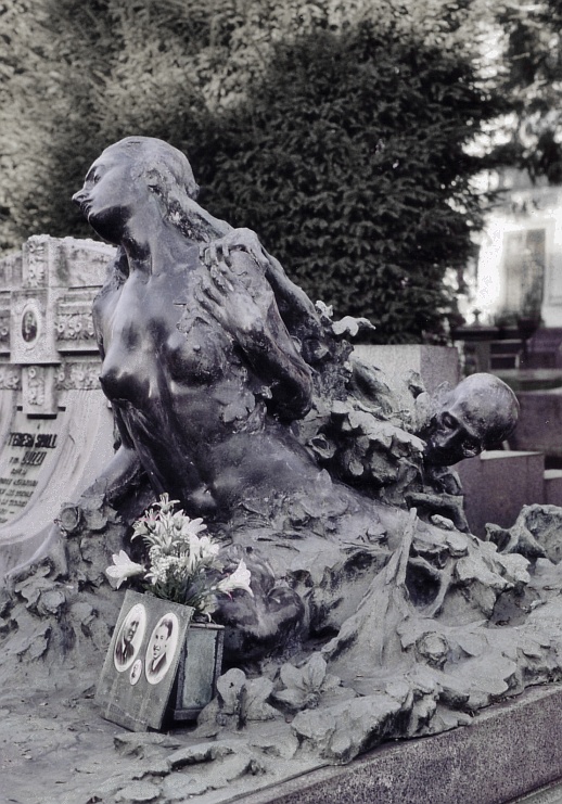 monumentale f