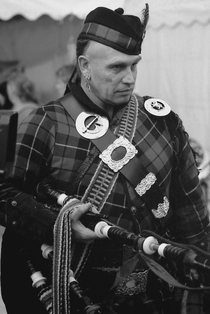 Highlander Bagpipe player
