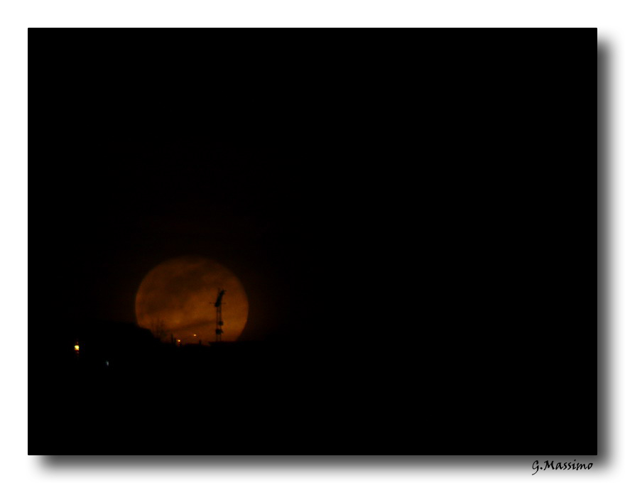 spunta la luna a Salerno