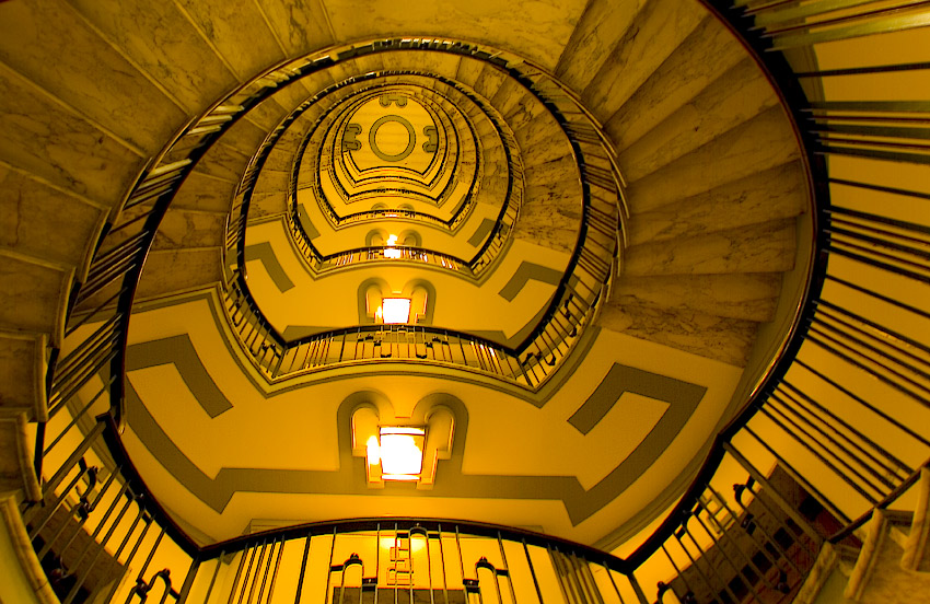 Up or Down... ?  (alla maniera di M.Escher)