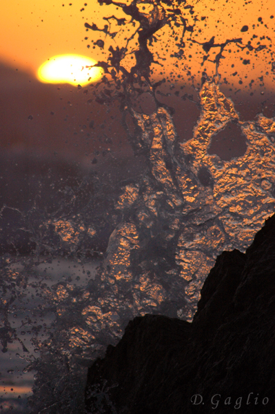 Onde al tramonto