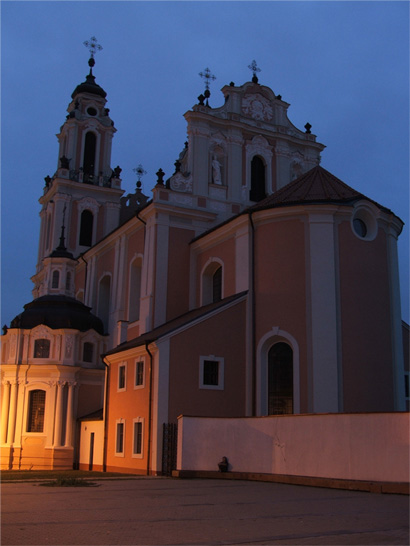 Chiesa di Vilnius in notturna