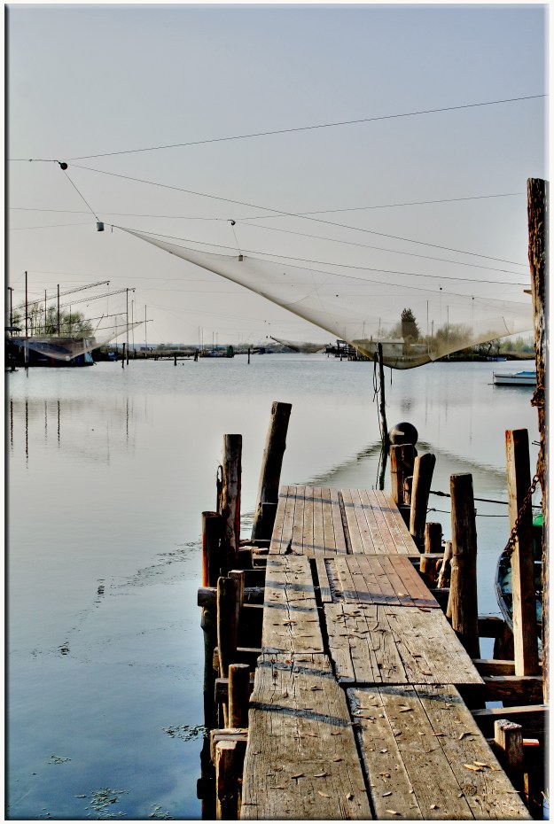Vecchio pontile sul canale