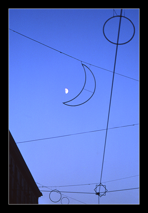 Luci (spente) d'Artista - Luna e l'altra