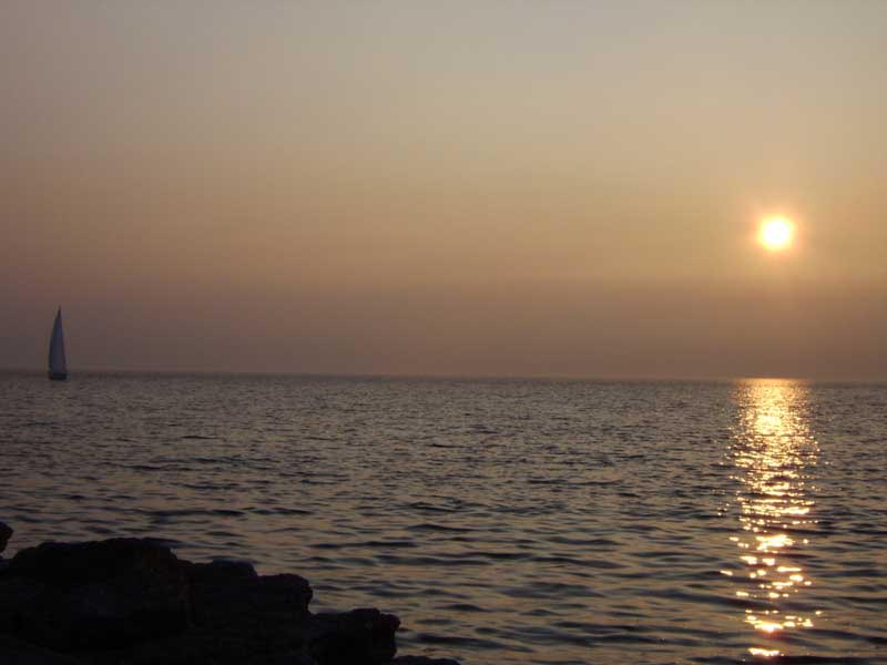 Tramonto sul lago.