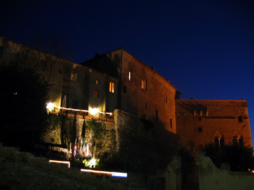 San Giovanni D'Asso auto level
