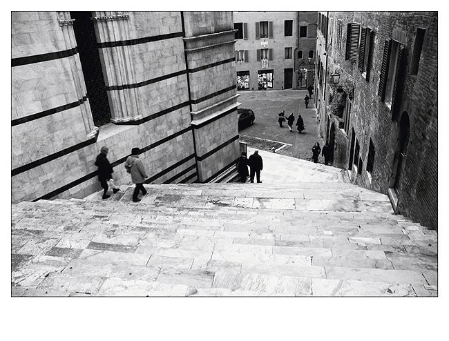 giu per le scale