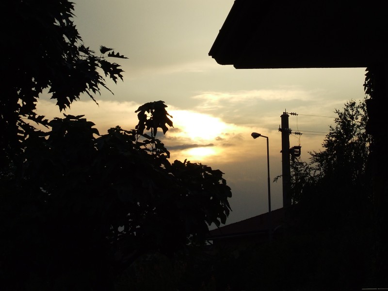 Tramonto tra le nuvole
