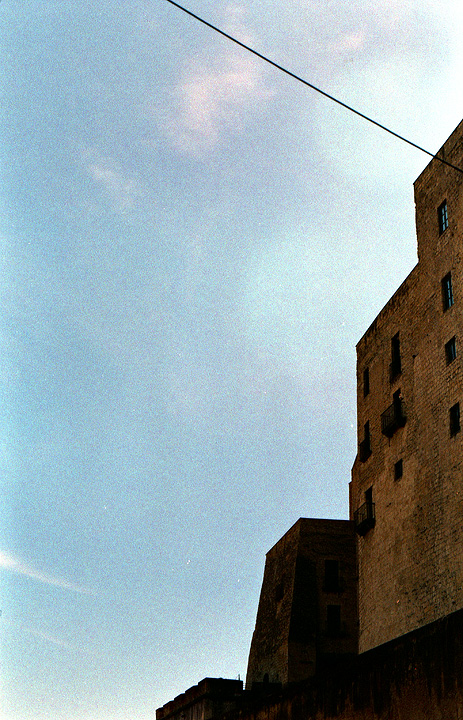 Dietro il Castel dell'Ovo