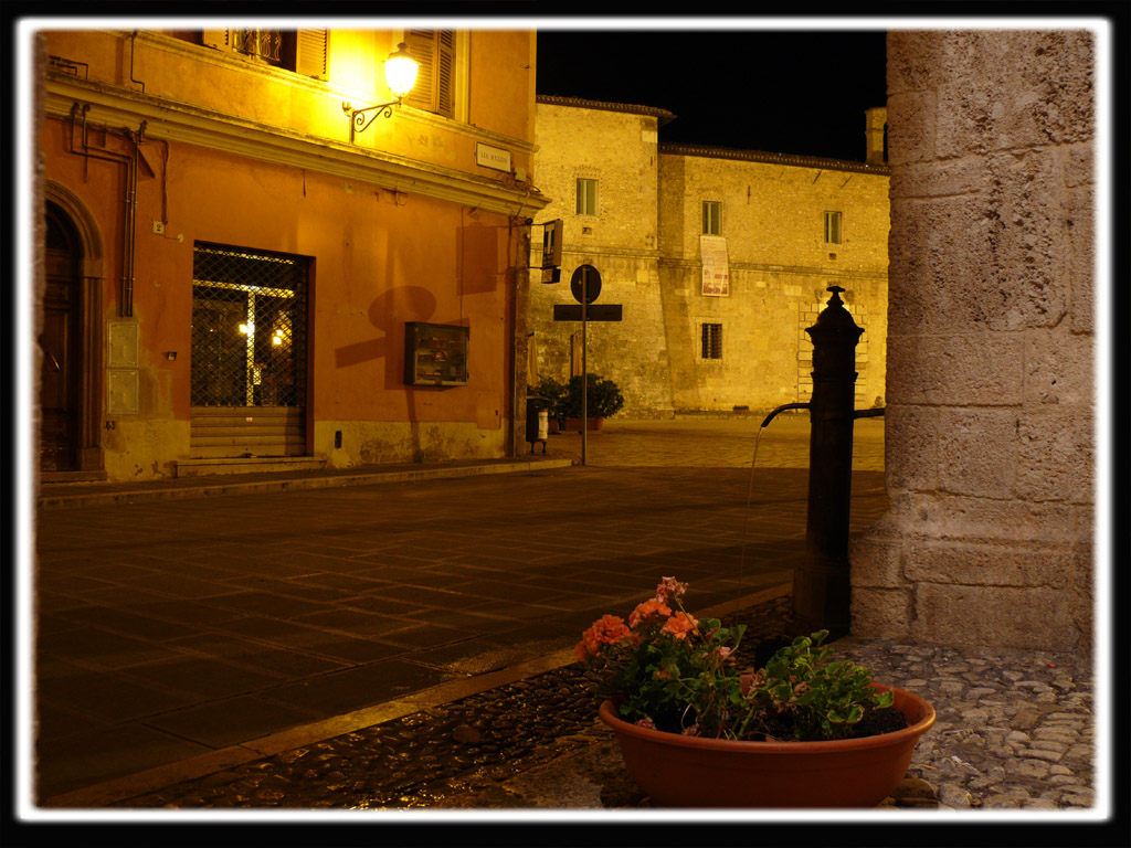 :NONSOLOFOTO: Norcia scorcio notturno