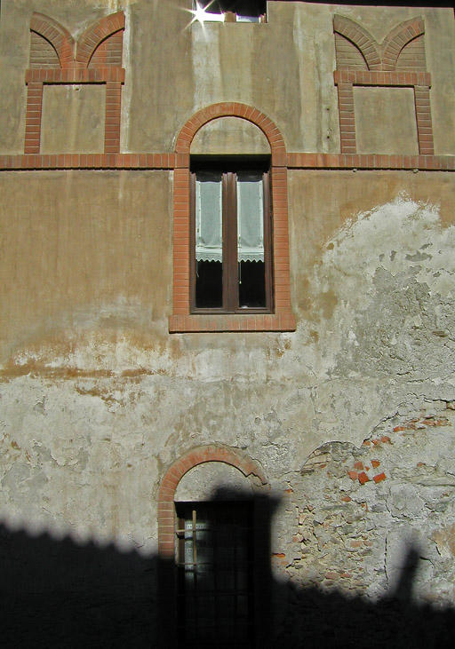 finestra nelle mura