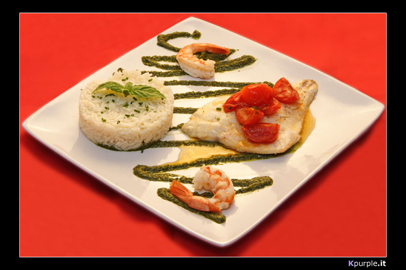 Filetto d'orata al profumo di pesto con tortino di riso pilaf