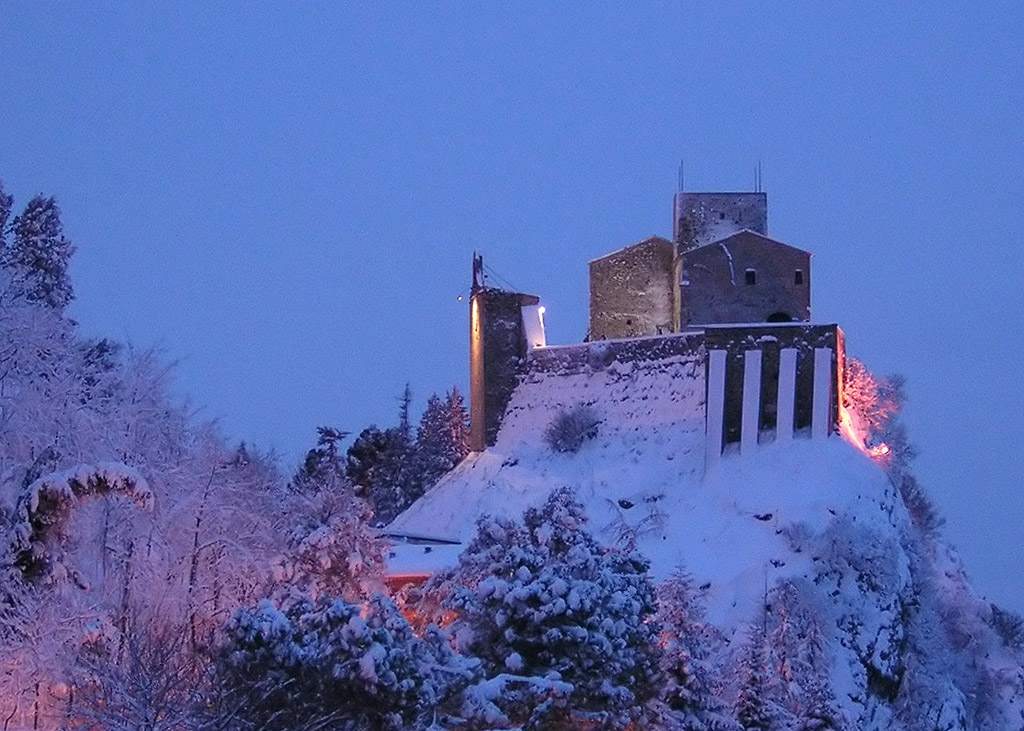 Rocca sotto la neve