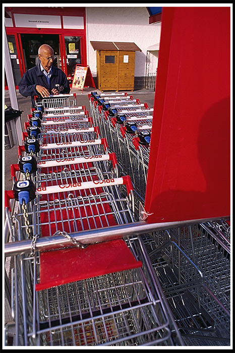 [ street ]  Al Supermarket