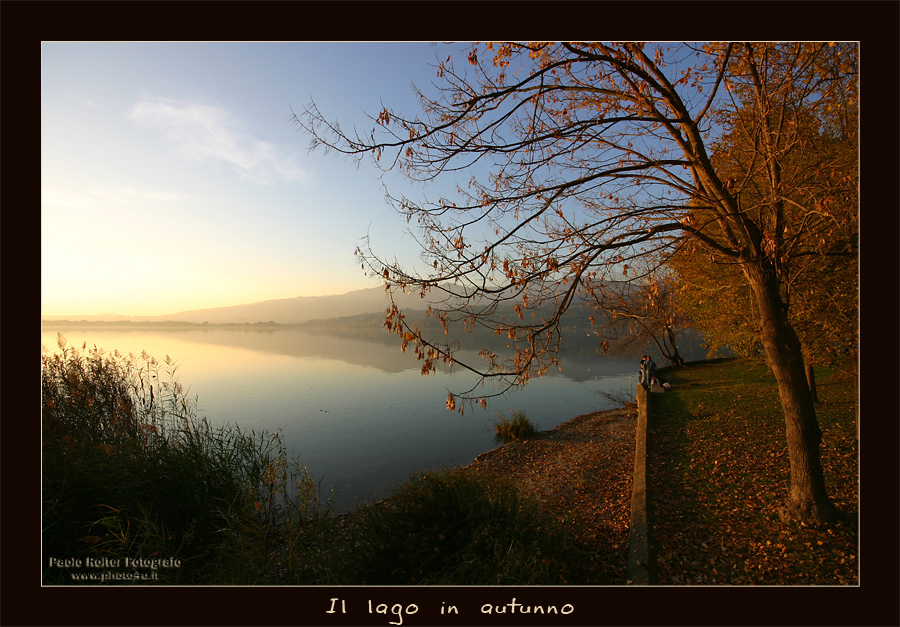 Il lago in autunno