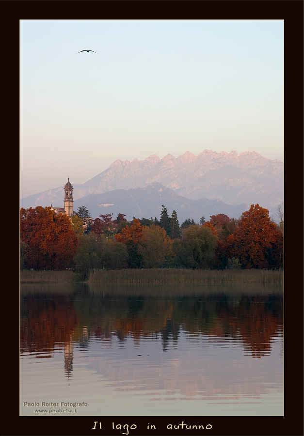 Il lago in autunno