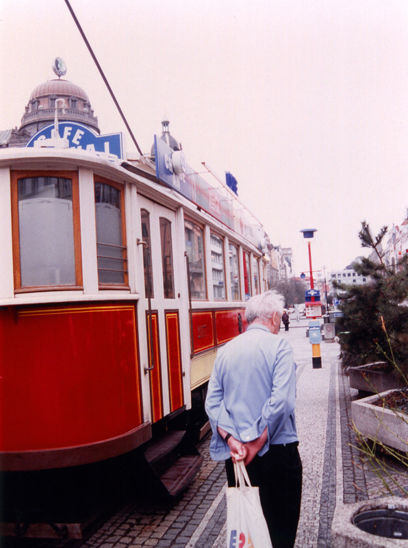 All'uscita del bar...tram