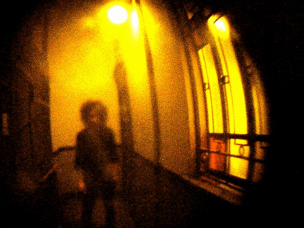 di nuovo alla porta