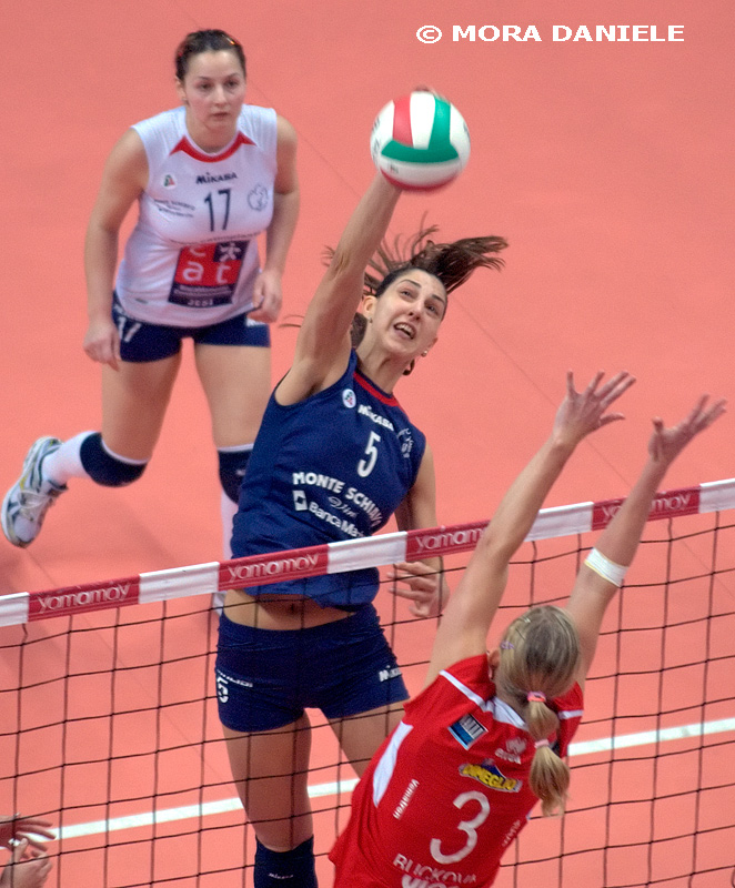 Yamamay - Jesi: Caroline Mvp della serata