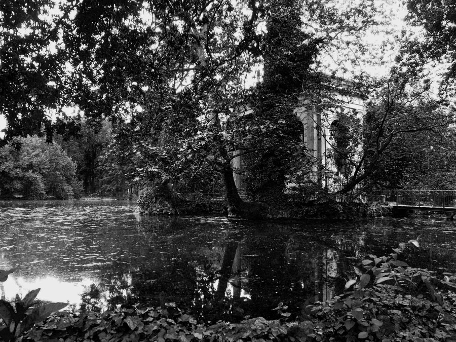 Lago B&W
