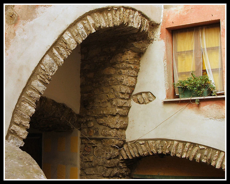 Arco e Finestra a Tellaro