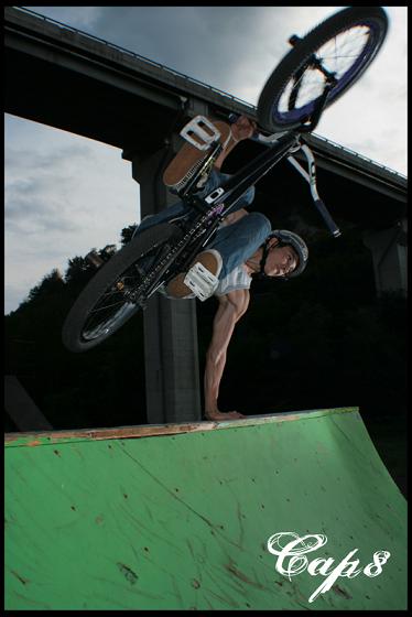 Kid Handplant