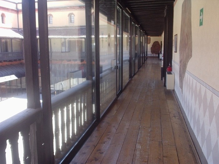 corridoio corte verso camere
