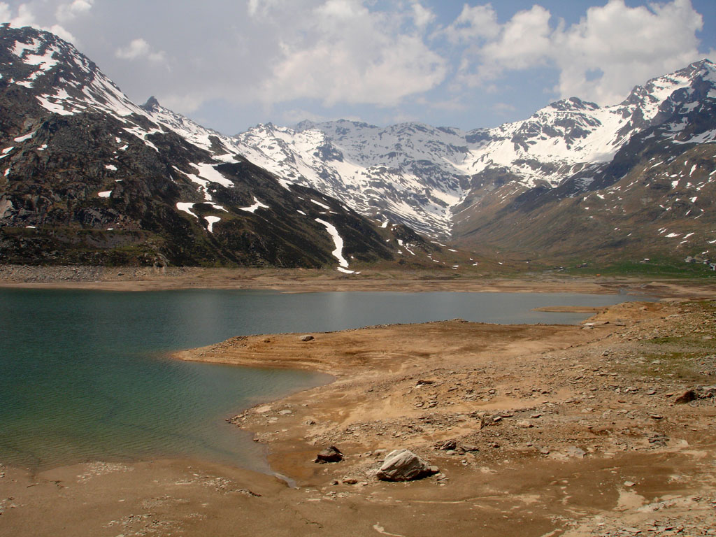 DEAD LAKE