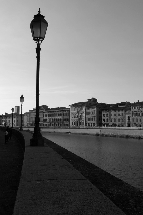 LUNGARNO A PISA B/N