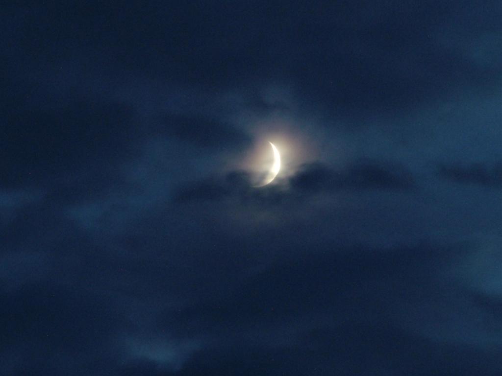 Luna tra nuvole