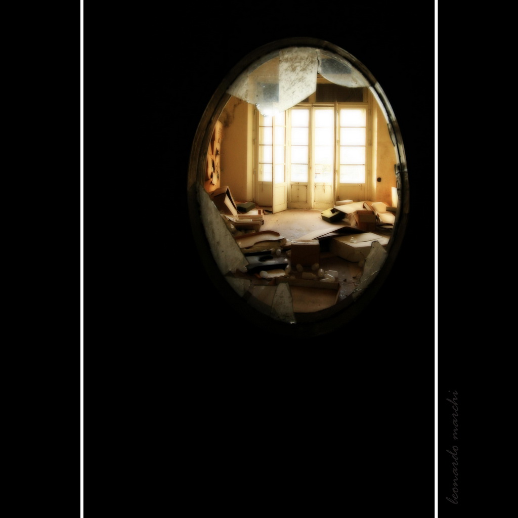 UN OCCHIO ALL'INTERNO