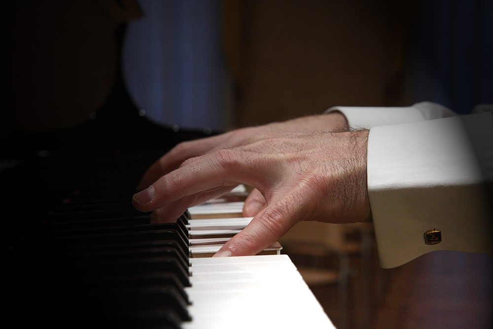 gesti al pianoforte